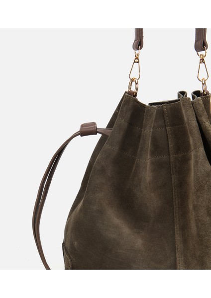 03CAH316270A880 KADIN Süet Deri Haki Bucket Omuz Çantası modelleri