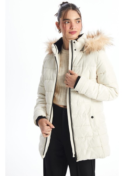 Yeni Sezon Kadın Kapüşonlu Düz Şişme Mont