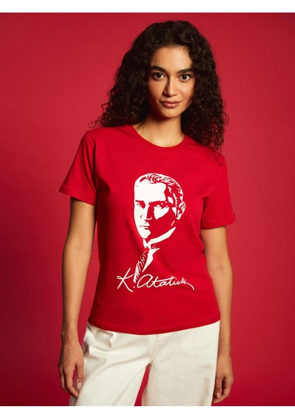 Yeni Sezon Bisiklet Yaka Atatürk Temalı Kadın Tişört fırsatları