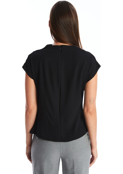 Yeni Sezon Dökümlü Yaka Kadın Bluz fırsatları