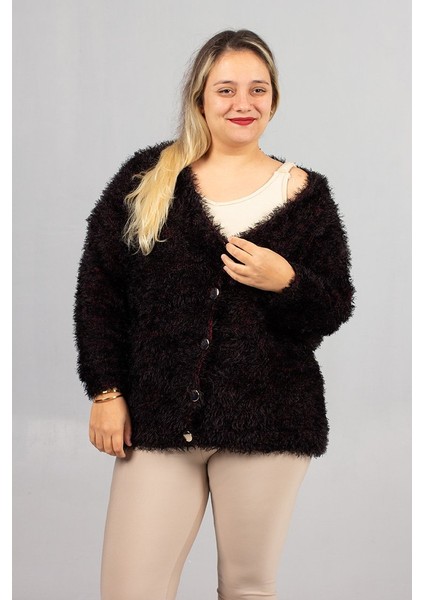 Konfor ve Şıklığı Bir Arada Sunan Büyük Beden Sakallı Triko Hırka