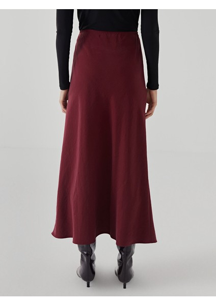 Yeni Sezon Standart Fit Kadın Etek indirimleri