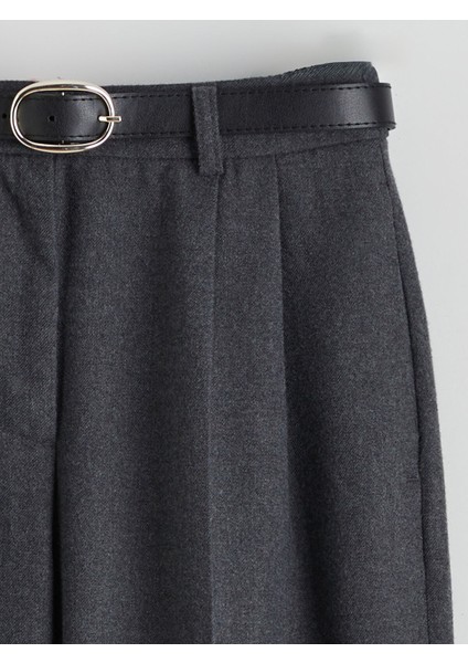 Yeni Sezon Beli Kemerli Loose Fit Kadın Pileli Pantolon fiyatları