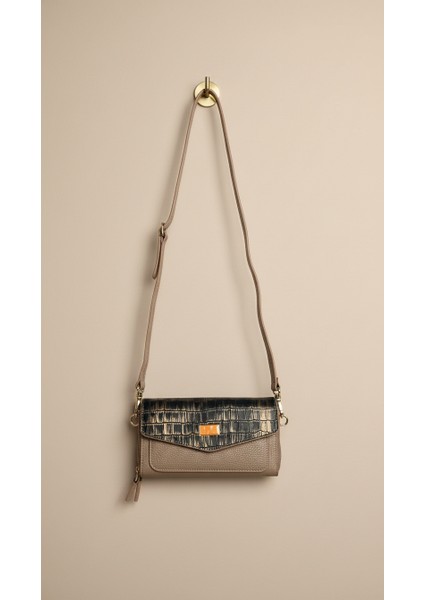 Premium Hakiki Deri Kadın Omuz ve El Çantası | Manyetik Kapaklı Omuz Askılı Çok Bölmeli Şık Tasarım fırsatları