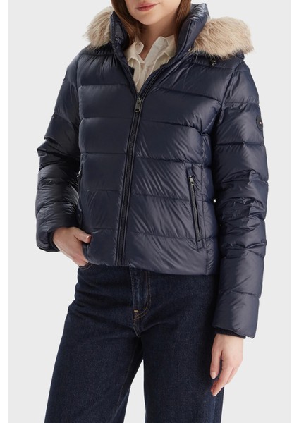 Kapitoneli Slim Fit Çıkarılabilir Kapüşonlu Su Itici Şişme Parlak Mont Bayan Mont WW0WW47354 C1G