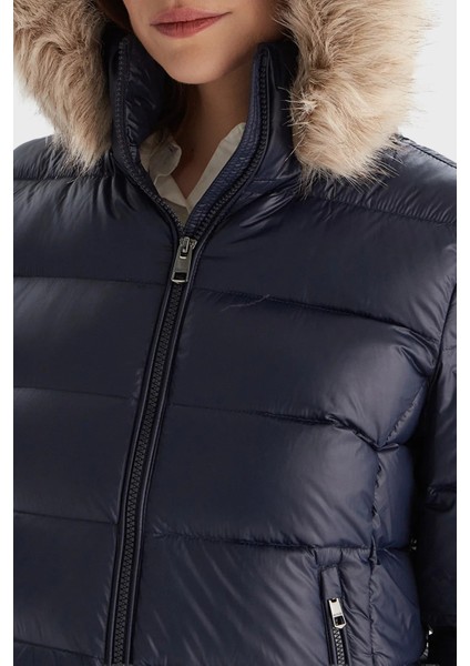 Kapitoneli Slim Fit Çıkarılabilir Kapüşonlu Su Itici Şişme Parlak Mont Bayan Mont WW0WW47354 C1G indirimleri