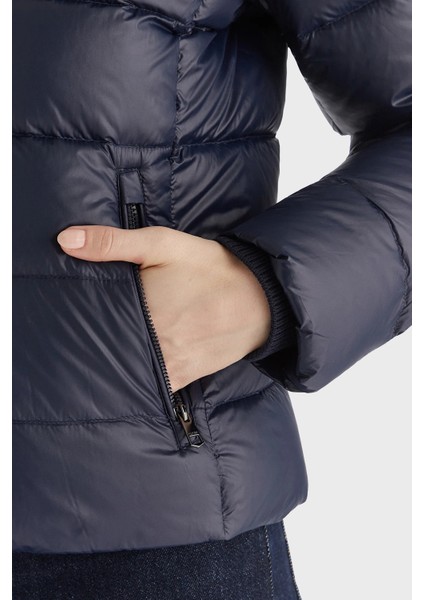 Kapitoneli Slim Fit Çıkarılabilir Kapüşonlu Su Itici Şişme Parlak Mont Bayan Mont WW0WW47354 C1G