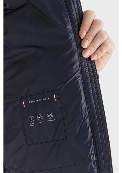 Kapitoneli Slim Fit Çıkarılabilir Kapüşonlu Su Itici Şişme Parlak Mont Bayan Mont WW0WW47354 C1G