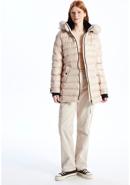 Yeni Sezon Kadın Kapüşonlu Düz Şişme Mont modelleri