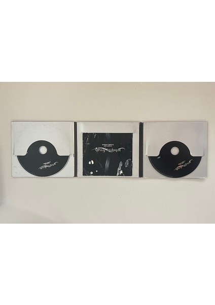 Şebnem Ferah 10 Mart Konser Çift CD (Kapak ve Cd'ler Yorgundur Cd'de Çizikler Mevcuttur) fiyatları