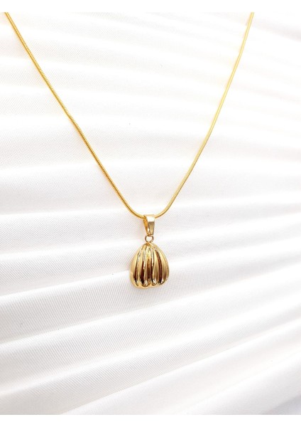 Altın Istiridye Kolye – Deniz Esintili, Bombeli Zarif Tasarım modelleri