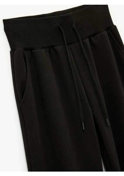 Rahat Kalıp Yüksek Bel Bağcıklı Cep Detaylı Geniş Paça Eşofman Altı modelleri