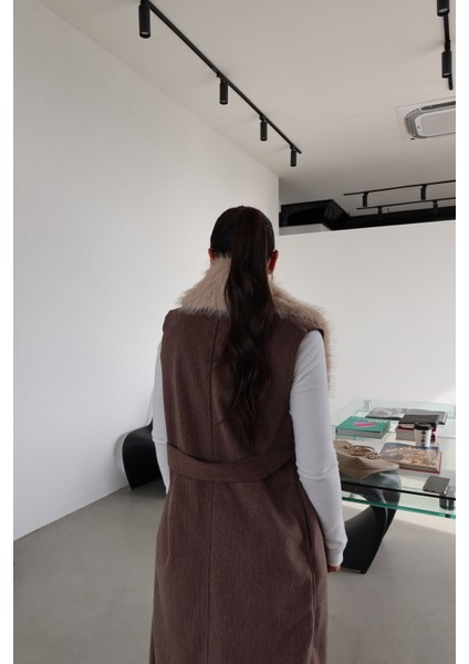 Yakası Kürk Detaylı Uzun Triko Yelek fırsatları