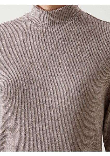 Yeni Sezon Dik Yaka Kadın Tişört modelleri