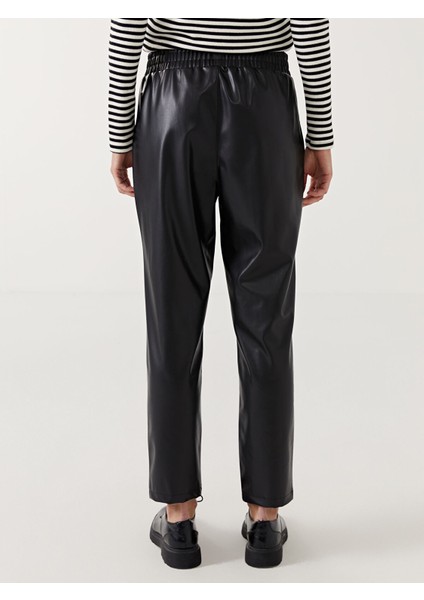 Yeni Sezon Beli Lastikli Havuç Kesim Deri Görünümlü Kadın Pantolon fırsatları