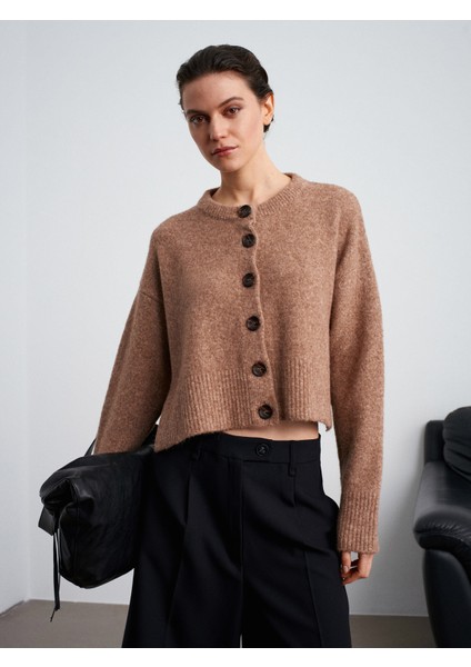 60280 Yanları Yırtmaçlı Yün Karışımlı Triko Hırka-K.Bej Mel. modelleri