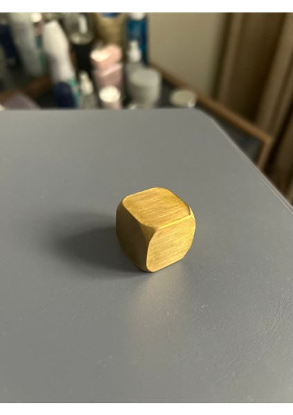 Som Pirinç Kare 24X24 mm Kalem Tutucu ve Kağıt Ağırlığı – Şık Masaüstü Aksesuarı modelleri