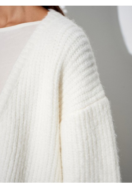 60991 Yumuşak Dokulu Dökümlü Triko Hırka-Ekru fırsatları