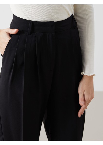 Yeni Sezon Loose Fit Kadın Pantolon indirimleri