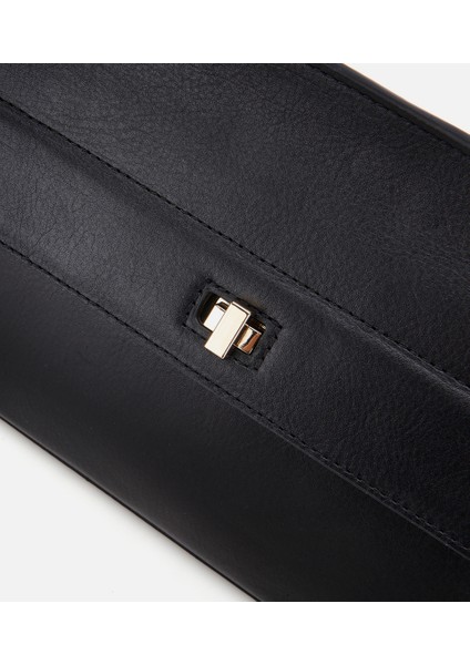 03CAH316340A100 KADIN Deri Siyah Kilit Detaylı Omuz Çantası indirimleri