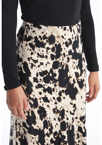 Yeni Sezon Standart Fit Desenli Kadın Etek modelleri