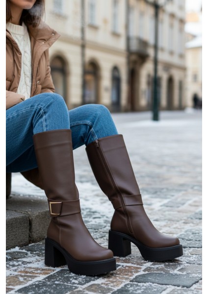 Deri Görünümlü Gold Tokalı Kalın Yüksek Platform Topuklu Fermuarlı Uzun Kadın Çizme fiyatları