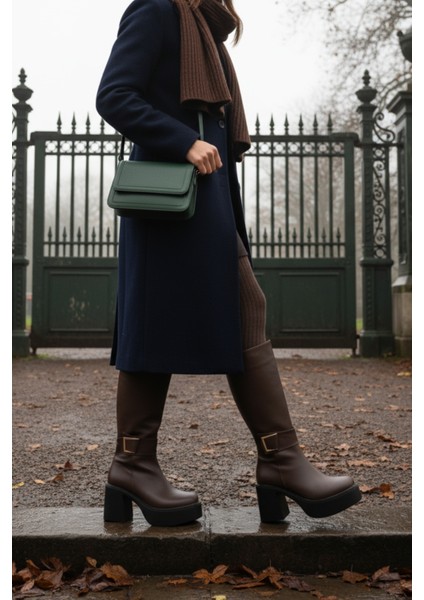 Deri Görünümlü Gold Tokalı Kalın Yüksek Platform Topuklu Fermuarlı Uzun Kadın Çizme