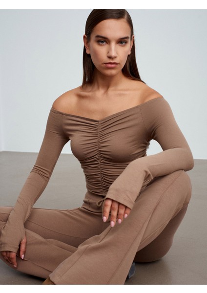 32089 Omuzları Açık Büzgülü Top-Vizon indirimleri