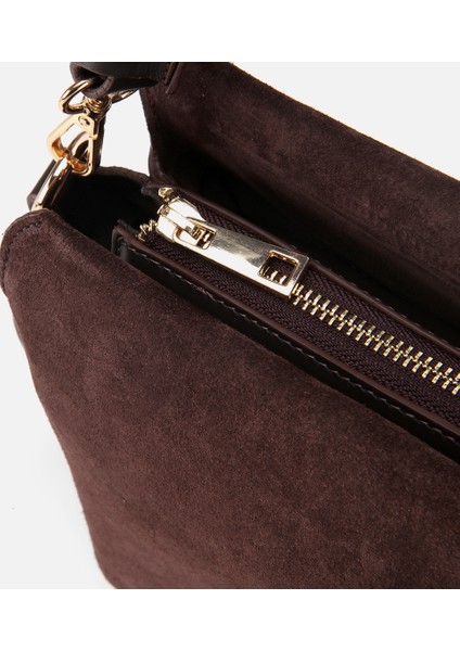 03CAH316250A480 KADIN Süet Deri Kahverengi Örgü Askı Detaylı Omuz Çantası indirimleri