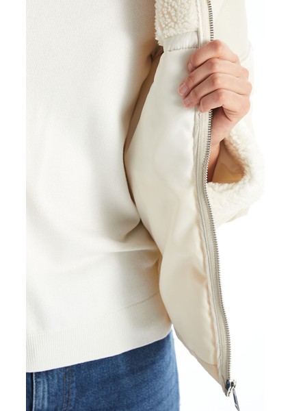 Yeni Sezon Kadın Kapüşonlu Düz Şişme Mont fırsatları