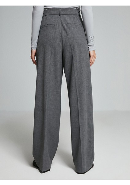 Yeni Sezon Loose Fit Kadın Pantolon indirimleri