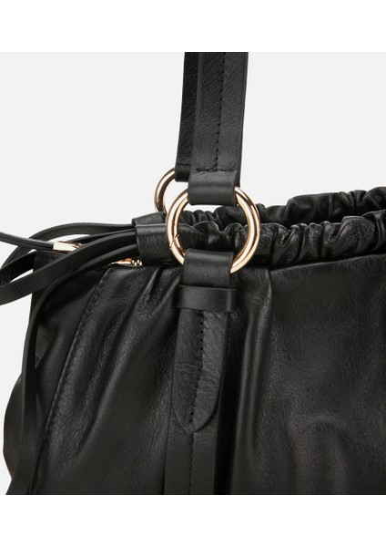 03CAH316710A100 KADIN Deri Siyah Yumuşak Dokulu Bowling Omuz Çantası fiyatları