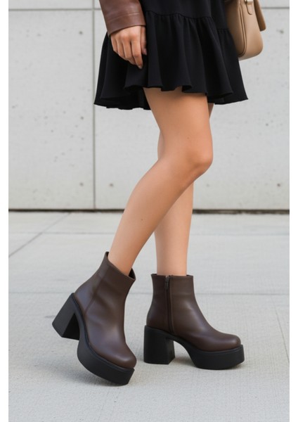 Yandan Fermuarlı Sade Yüksek Kalın Topuklu Kadın Acı Kahve Kısa Bot fırsatları
