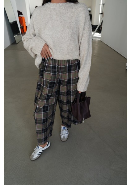 Ekoseli Geniş Kalıp Pantolon fiyatları