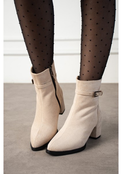 Kadın Bej Süet Lucy Model Yandan Fermuarlı Sivri Burun Kısa Topuklu Bot
