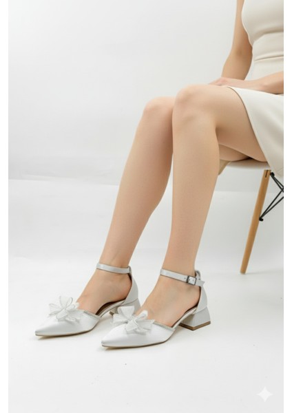 Kadın Gümüş Kurdele Taşlı Bilekten Tokalı Sivri Burun 5 cm Kalın Topuk Abiye Ayakkabı
