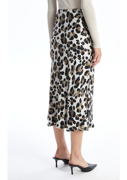 Yeni Sezon Standart Fit Desenli Kadın Etek fırsatları