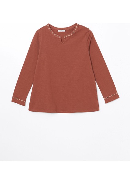 Yeni Sezon Kaçık Yaka Nakışlı Kadın Bluz indirimleri