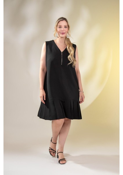 Kadın Büyük Beden Eteği Pileli Siyah Elbise