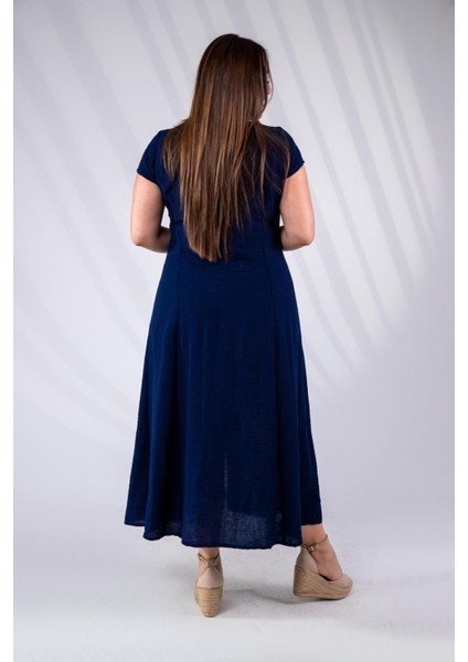 Kadın 111975 Büyük Beden Düğmeli Yırtmaçlı Elbise Lacivert Siyah