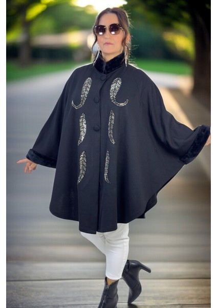 Düğmeli Kol Ağzı ve Yakası Kürk Detay Pul Payet Işlemeli Ekstra Büyük Beden Çelik Örgü Panço Ceket modelleri