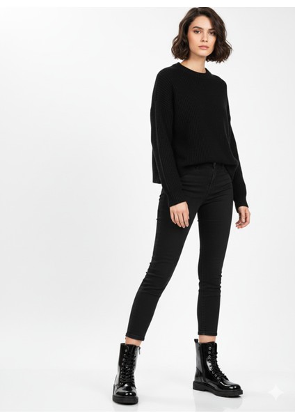 Bağcıklı Fermuarlı Kaymaz Tabanlı Siyah Cilt Kadın Bot