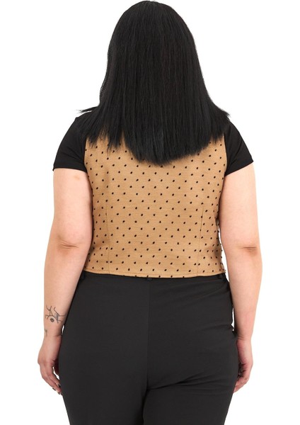 Büyük Beden Düğme Kapamalı Cep Kapaklı Astarlı Kısa Puanlı Bej Rengi Yelek modelleri