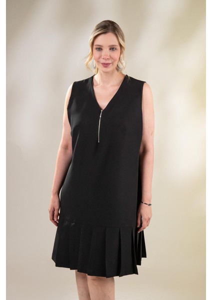 Kadın Büyük Beden Eteği Pileli Siyah Elbise