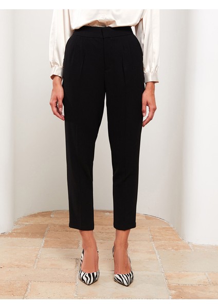 Yeni Sezon Kadın Standart Fit Düz Pantolon fırsatları