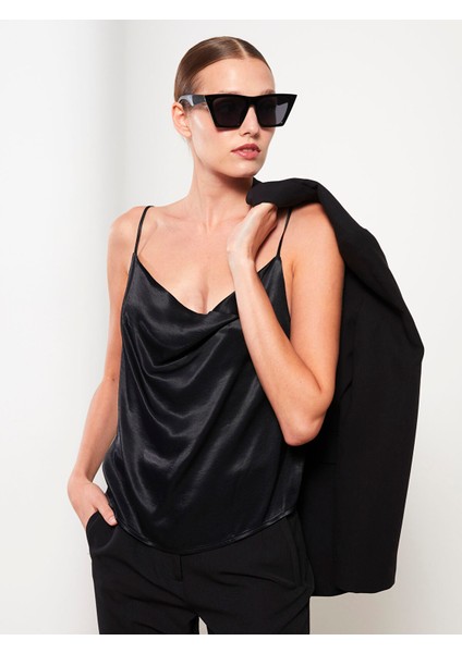 Yeni Sezon Dökümlü Yaka Düz Askılı Kadın Bluz fırsatları