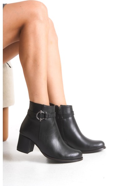 Metal Detaylı Topuklu Bilek Boy Topuklu Kadın Siyah Bot Bootie