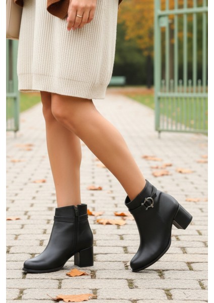 Metal Detaylı Topuklu Bilek Boy Topuklu Kadın Siyah Bot Bootie