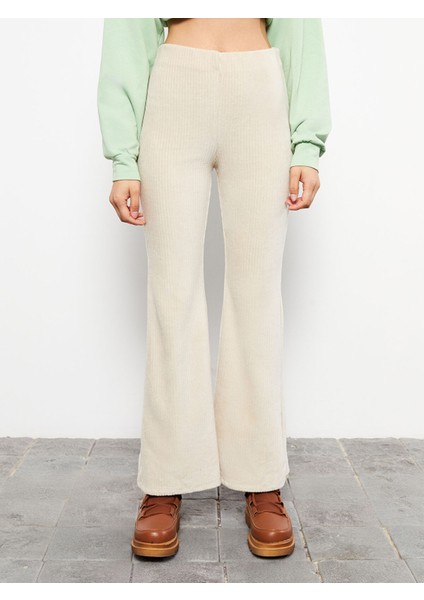 Yeni Sezon Kadın Standart Fit Düz Pantolon fırsatları