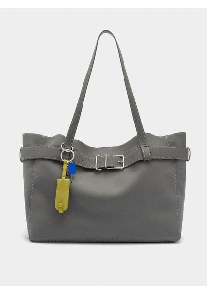 Kemer Detaylı ve Charm'lı Shopper Çanta